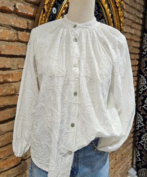 BLUSA RELIEVE LENTEJUELAS